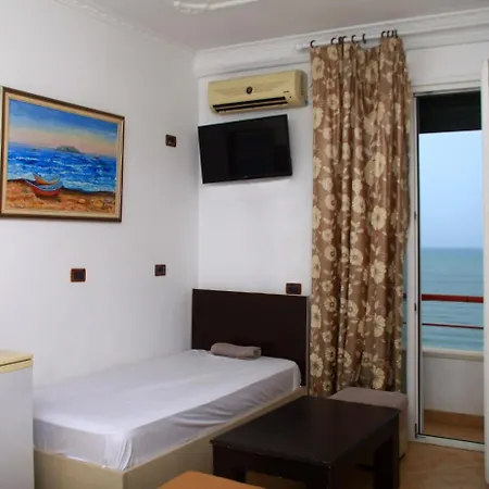 Edurres Beachfront Studio 1 Aparthotel